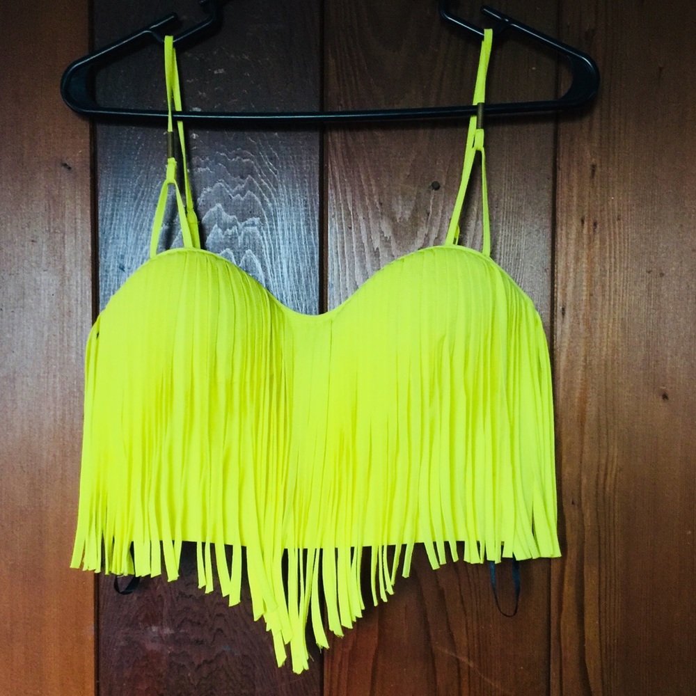 NWOT Bebe yellow fringe crop top SIZE M